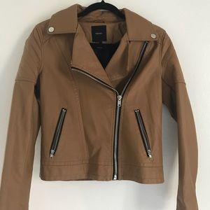 ❌SOLD❌ F21 Faux leather zip up jacket